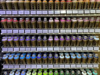 Montana Gold je nyní k dispozici v plné barevné škále 215 odstínů matných barev na akrylové bázi. Spreje s nízkým tlakem...