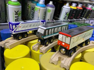 Kdo si hraje nezlobí, a proto u nás najdete modely meter od @mini.metros. K dispozici je Paříž, Madrid a Barcelona. Vagon...