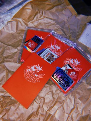 Mini hazard Canada je zin mapujici cesty napříč Kanadou a malování dvojice @graffluencer_xii & @micr0.danger. Omezené...